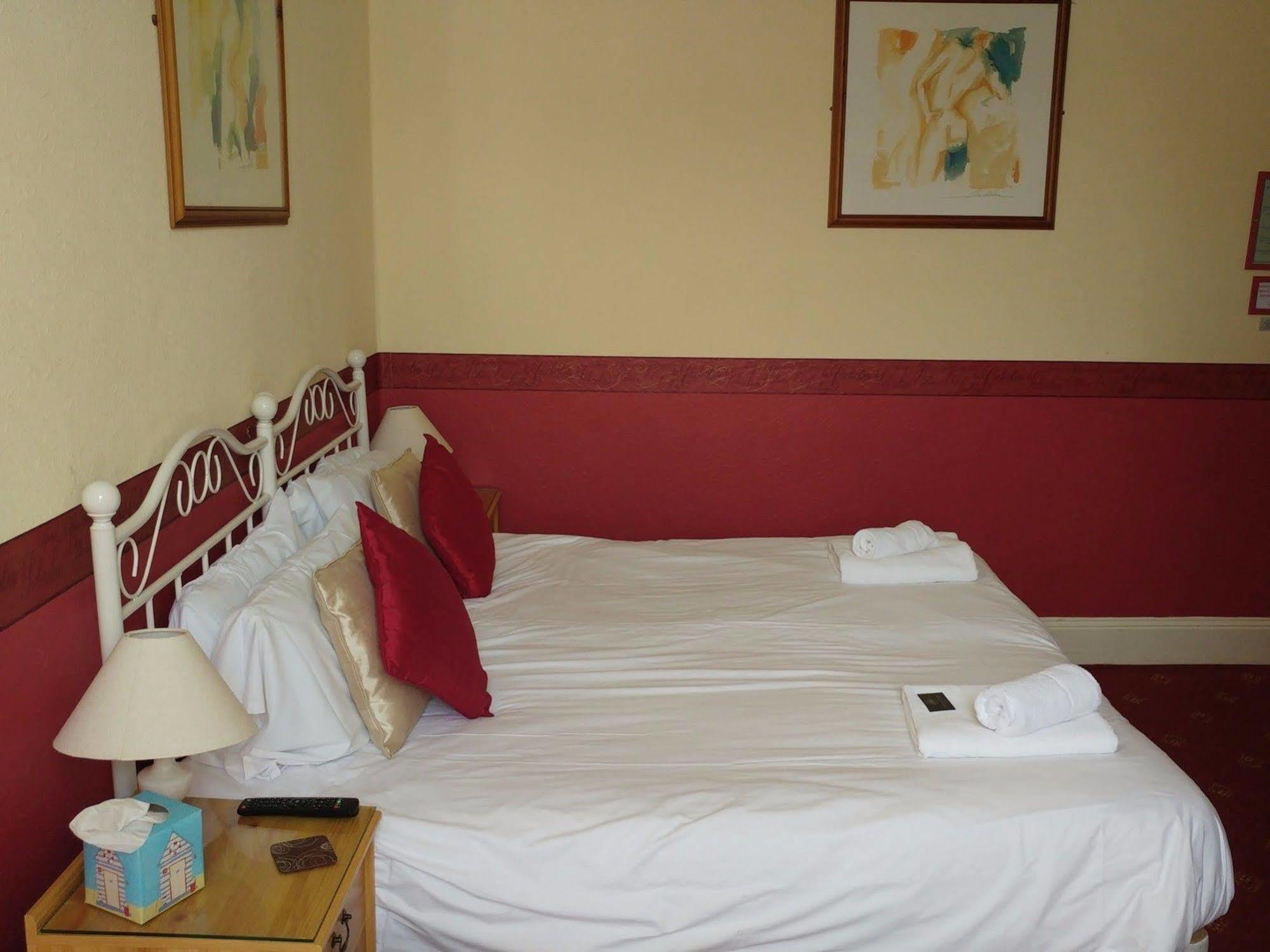 Heathcliff House B&B Exclusively For Adults Free Large Carpark Torquay Exterior photo