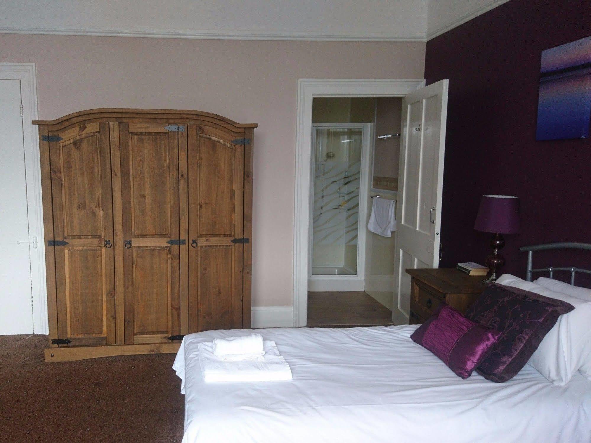 Heathcliff House B&B Exclusively For Adults Free Large Carpark Torquay Exterior photo